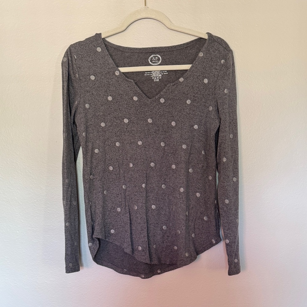 Maurice’s Gray Polka Dot Long Sleeve Top